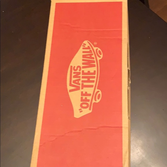 Vans - Picture 5 of 6